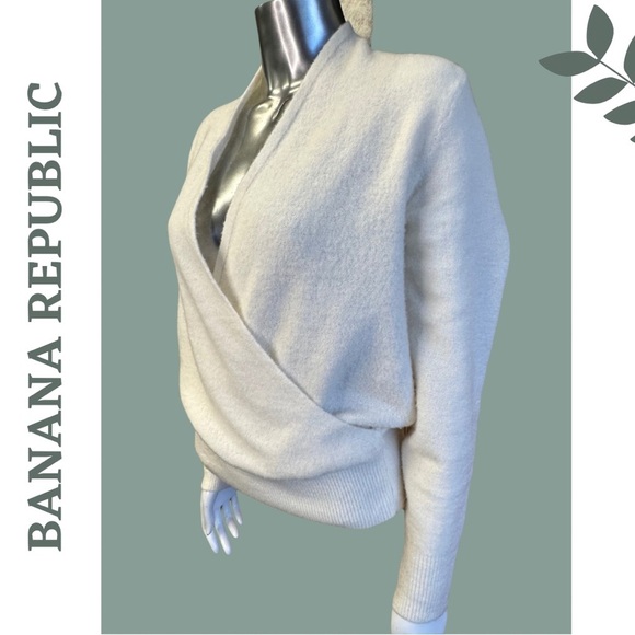 Banana Republic Aire Wrap Front Light Cream Sweater Wool Blend Size Extra Small - Picture 3 of 8